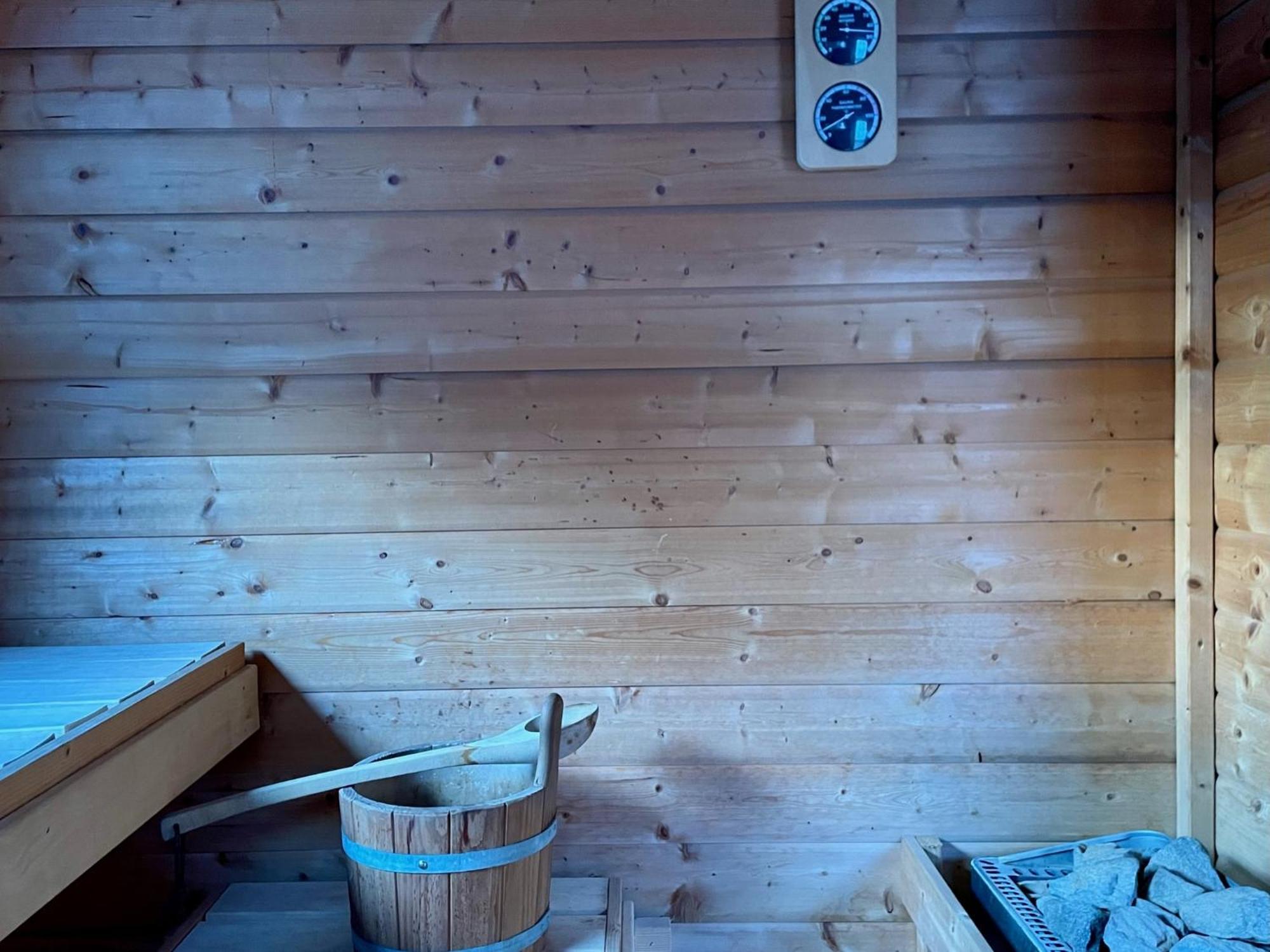 Modernes Holzhaus Im Skandinavischen Stil Mit Sauna, Garten Und 2 Katzen Norderstedt Extérieur photo