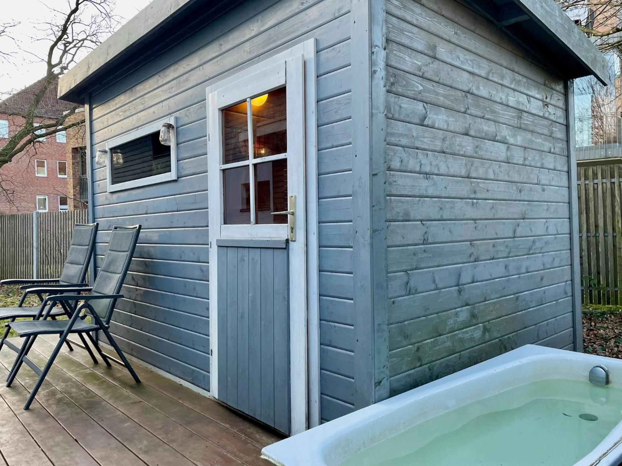 Modernes Holzhaus Im Skandinavischen Stil Mit Sauna, Garten Und 2 Katzen Norderstedt Extérieur photo